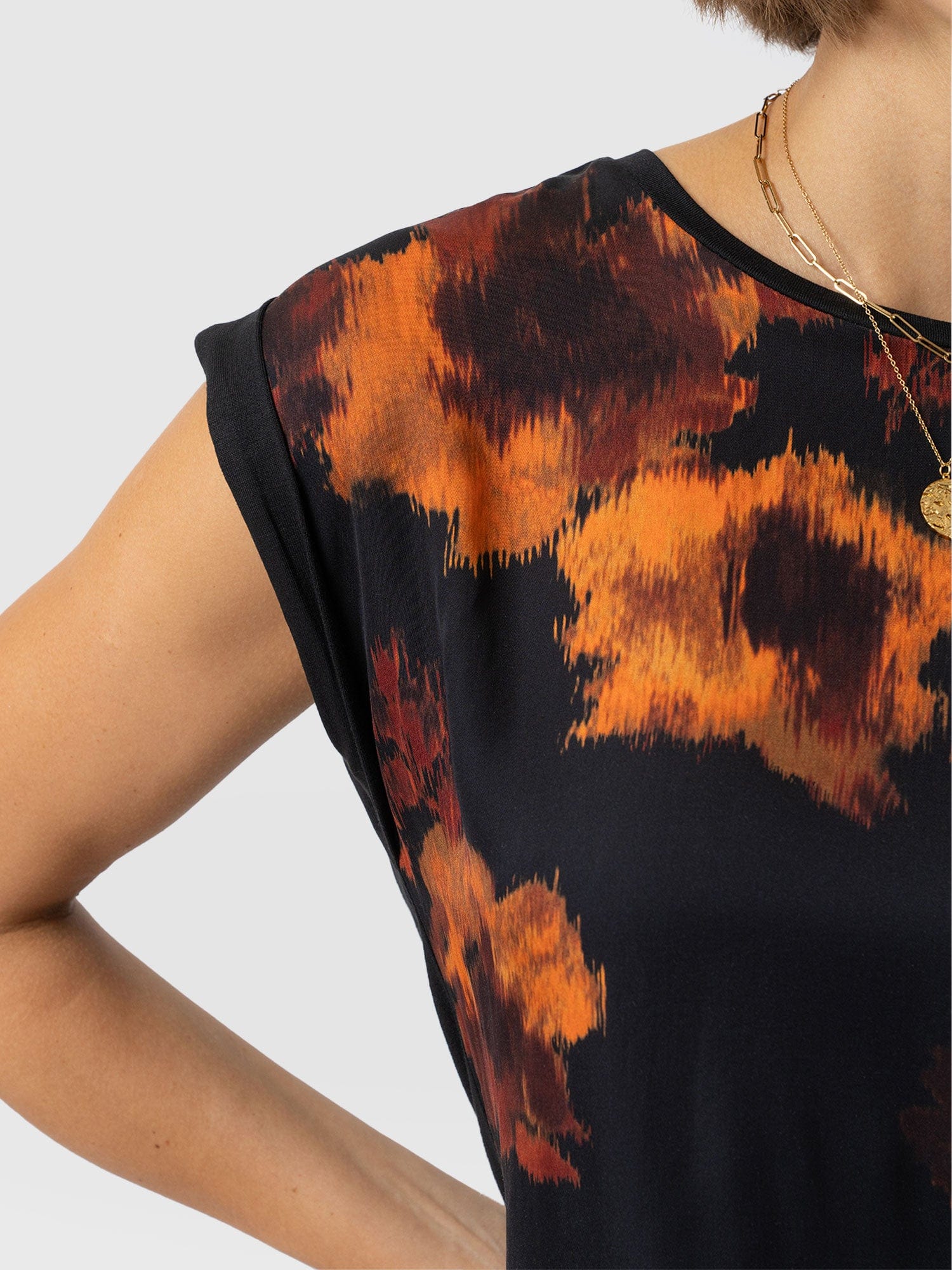 Turn Up Contrast Tee - Autumn Floral - Women's T-shirts | Saint + Sofia® USA